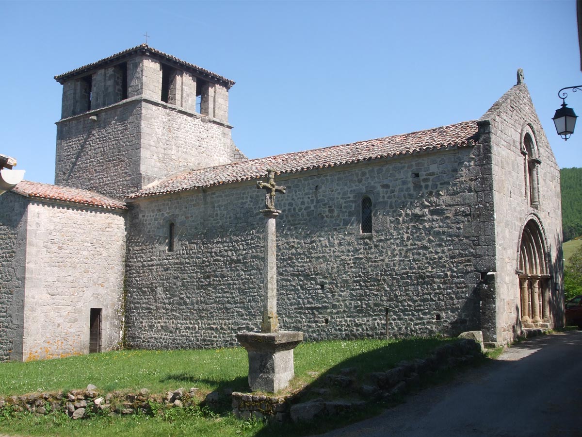 Plongez dans l’histoire en famille : découvrez l’église de Veyrines !