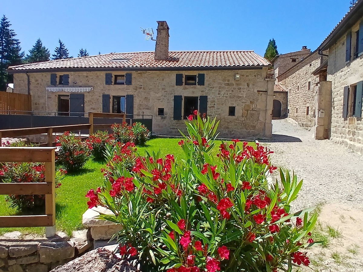 Les beaux jours arrivent : et si vous vous offriez une parenthèse en Ardèche ?