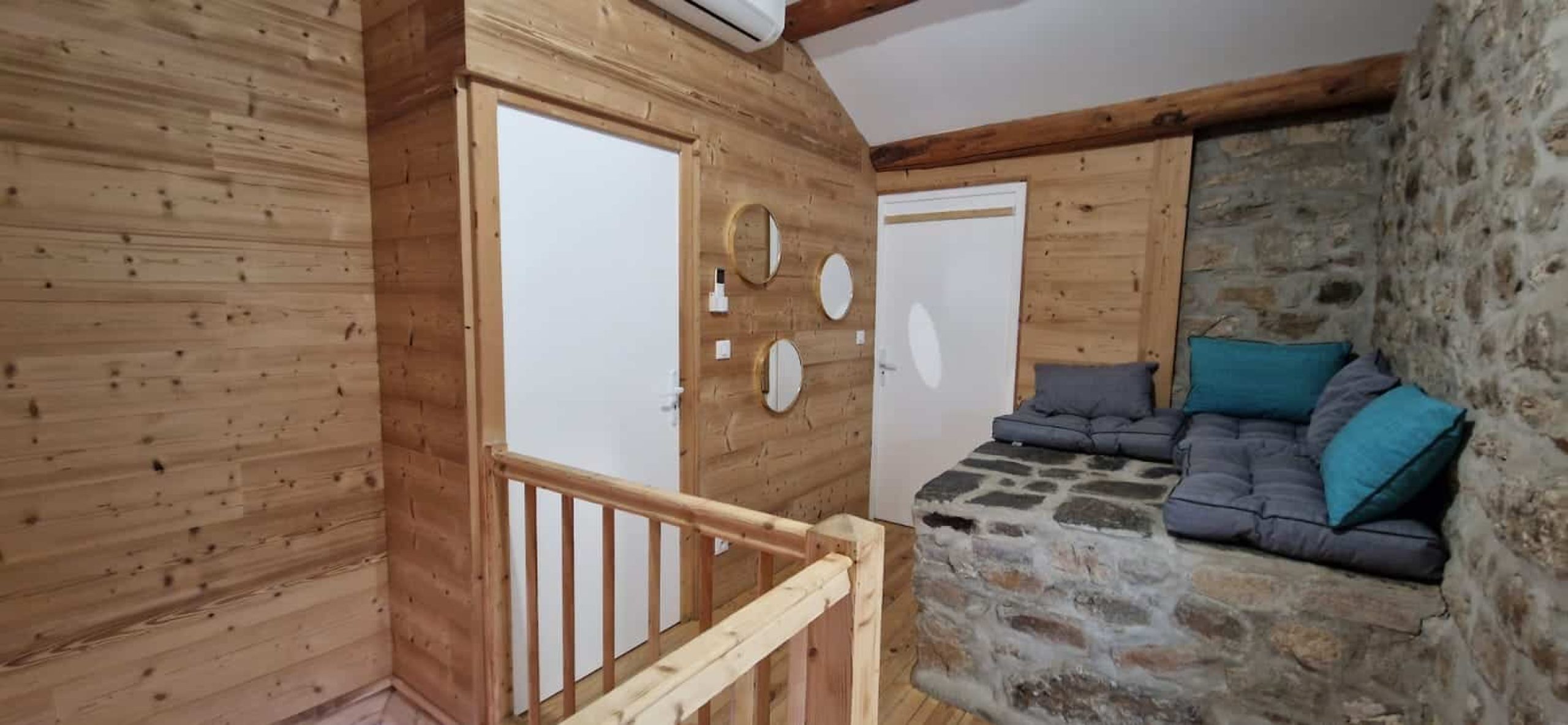 interieur-gite-de-groupe-tout-equipe-le-cepe-ardeche-verte- 21.03.50 (2)