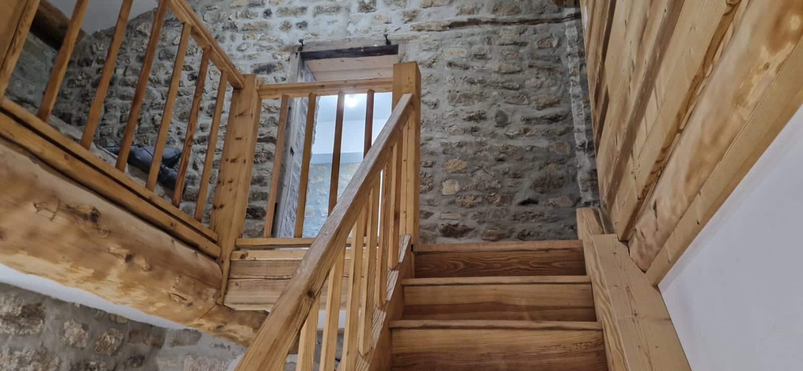 interieur-gite-de-groupe-tout-equipe-le-cepe-ardeche-verte- 21.03.50 (4)