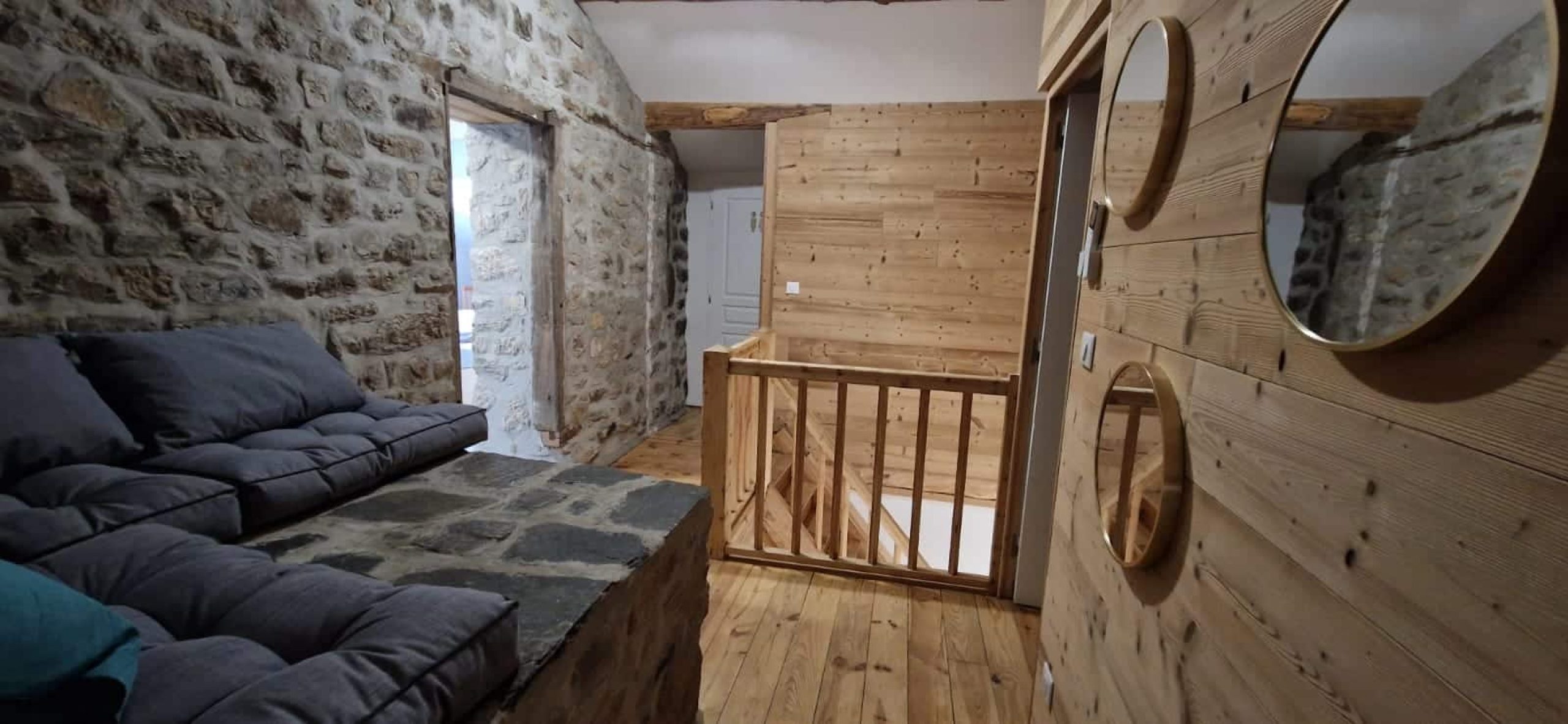 interieur-gite-de-groupe-tout-equipe-le-cepe-ardeche-verte- 21.03.50 (8)