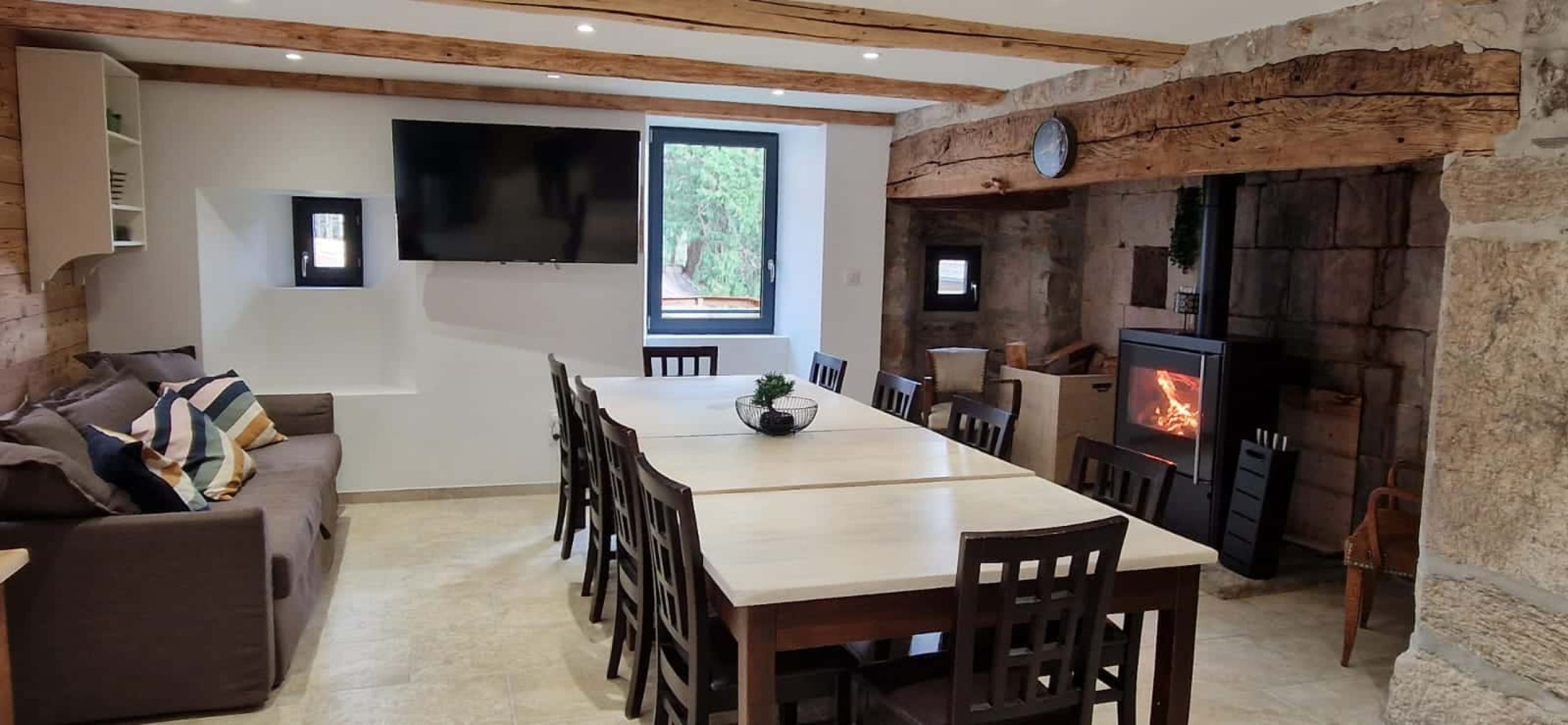 interieur-gite-de-groupe-tout-equipe-le-cepe-ardeche-verte- 21.03.51 (1)