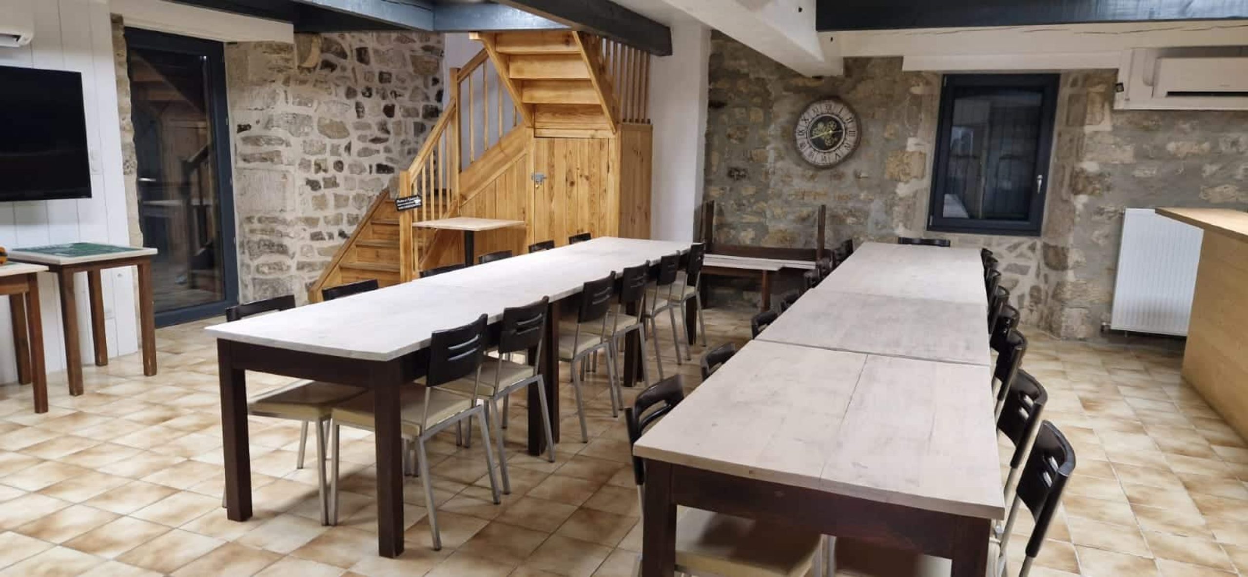 interieur-gite-de-groupe-tout-equipe-le-cepe-ardeche-verte- 21.03.51 (2)