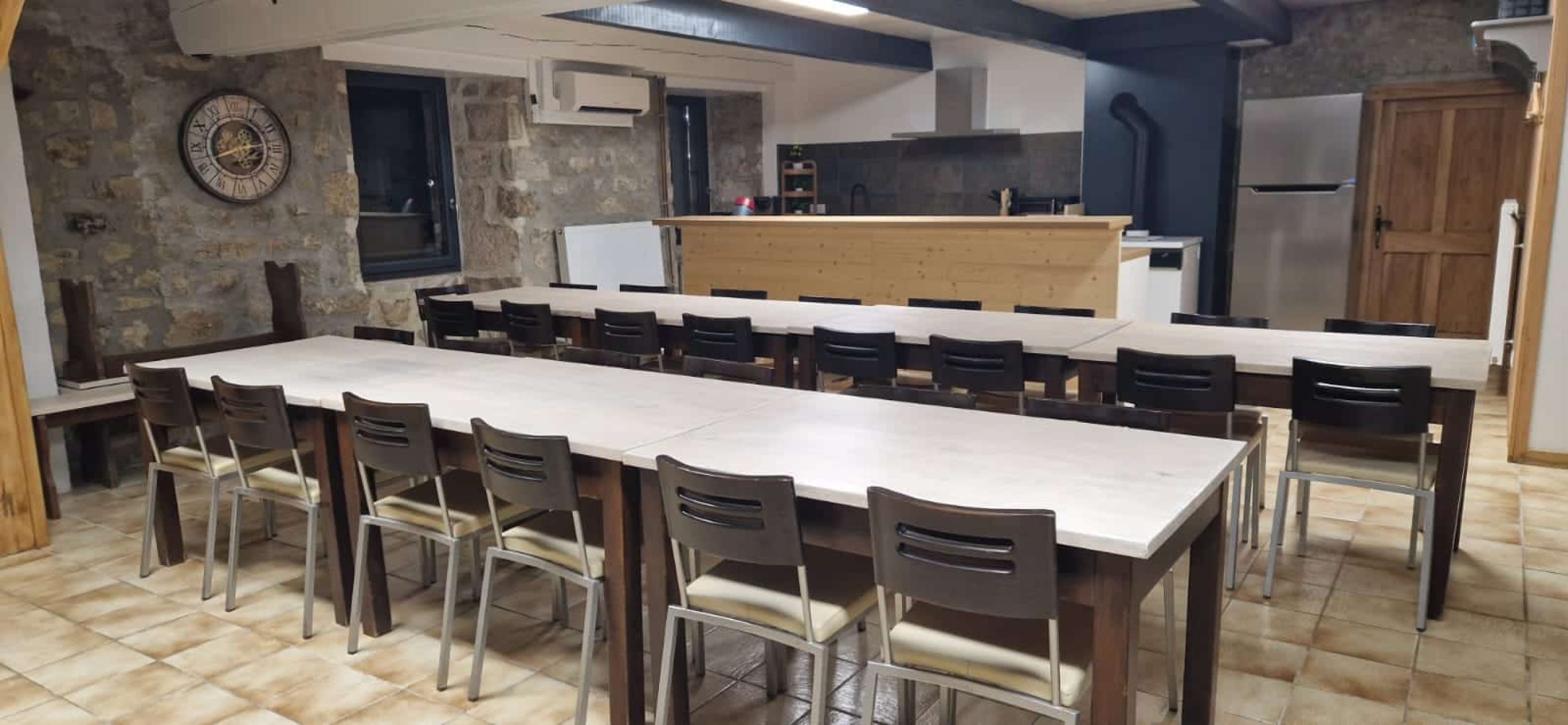 interieur-gite-de-groupe-tout-equipe-le-cepe-ardeche-verte- 21.03.51