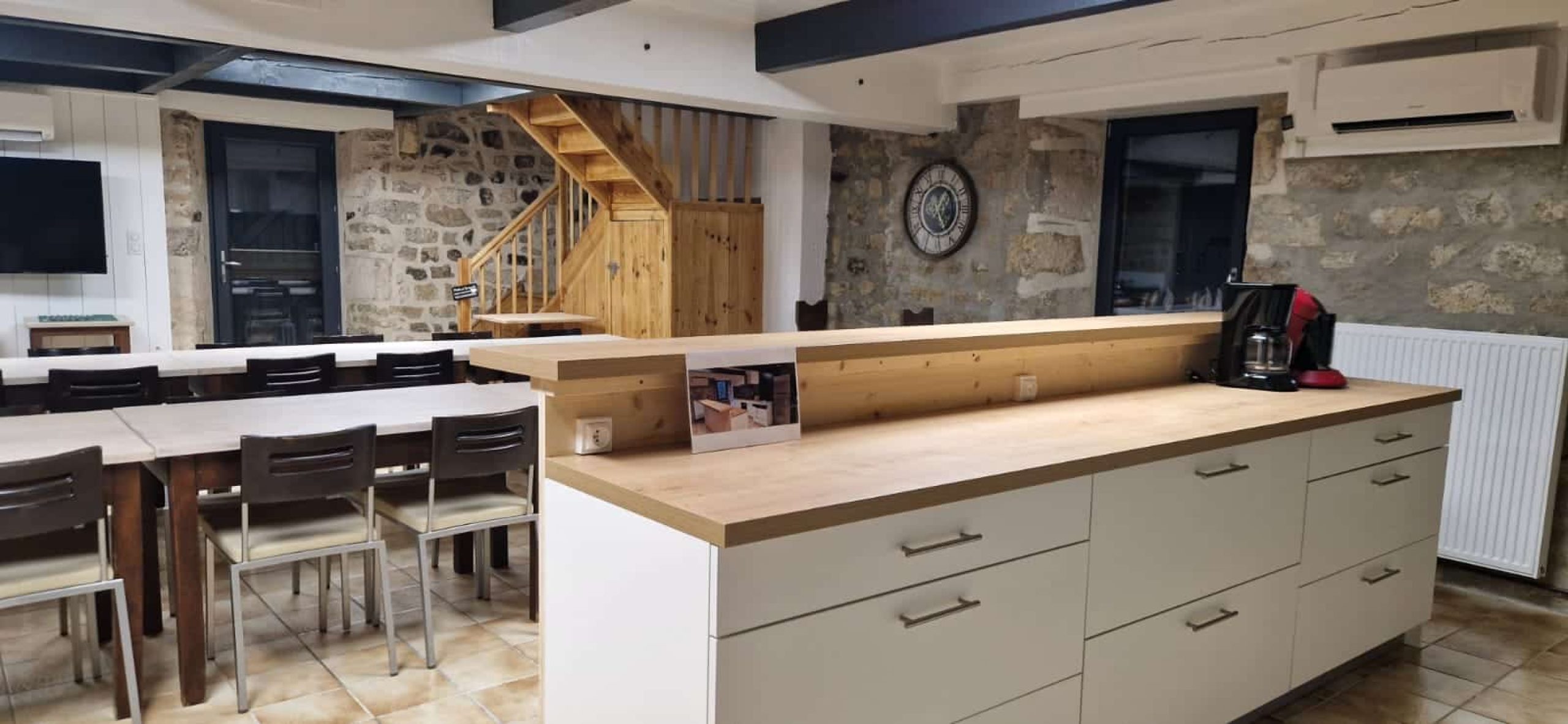 interieur-gite-de-groupe-tout-equipe-le-sapin-ardeche-verte- 21.05.53 (3)