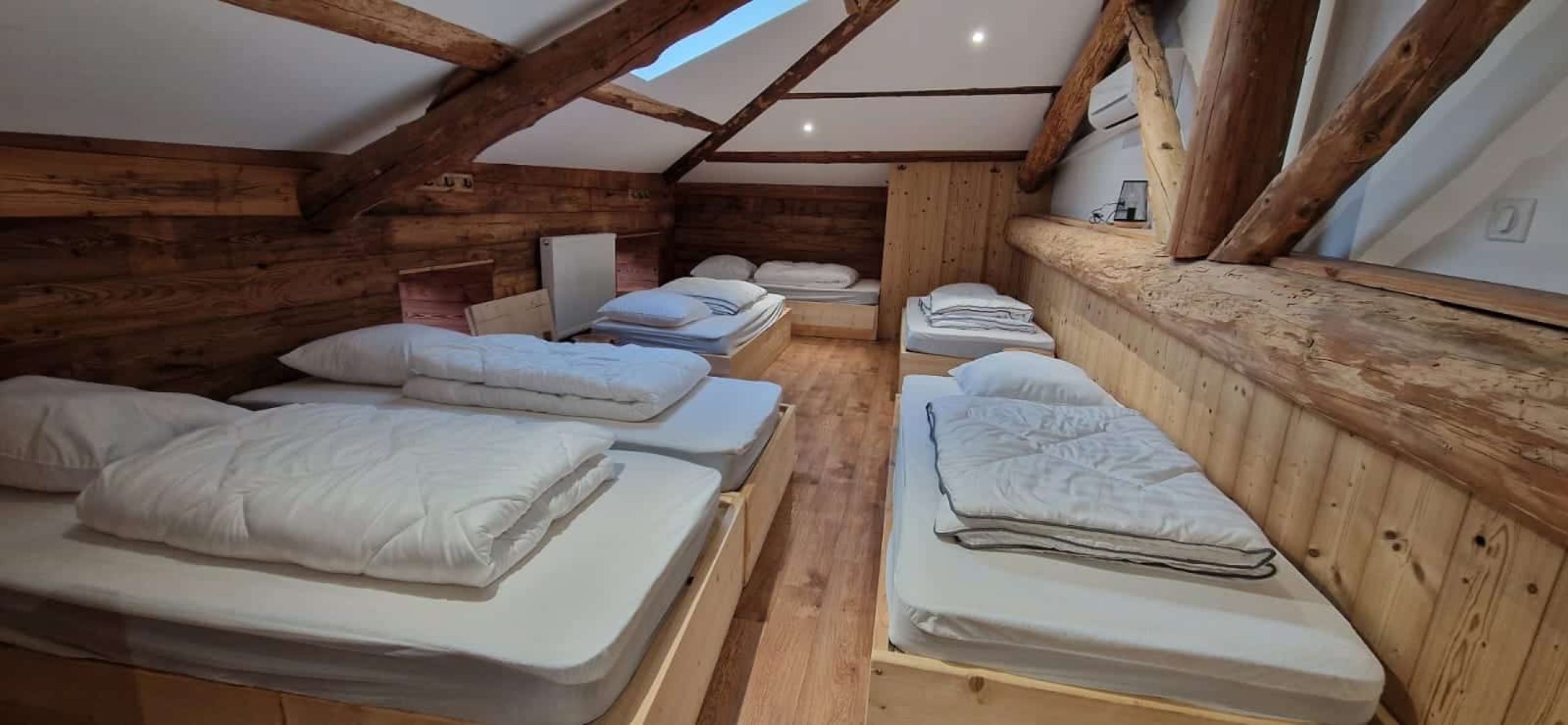 interieur-gite-de-groupe-tout-equipe-le-sapin-ardeche-verte- 21.05.54 (2)