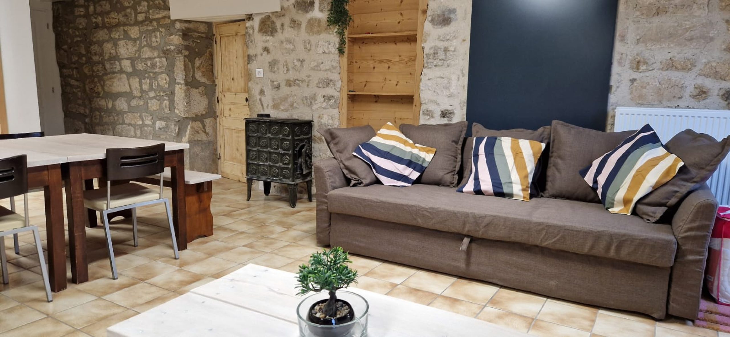 interieur-gite-de-groupe-tout-equipe-le-sapin-ardeche-verte- 21.05.55 (2)