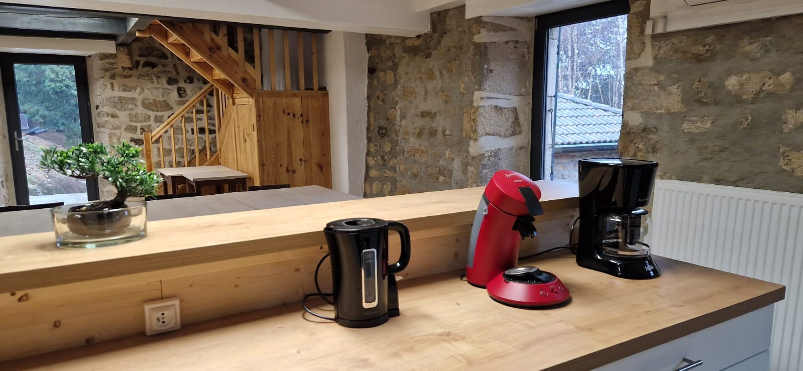 interieur-gite-de-groupe-tout-equipe-le-sapin-ardeche-verte- 21.05.55 (3)