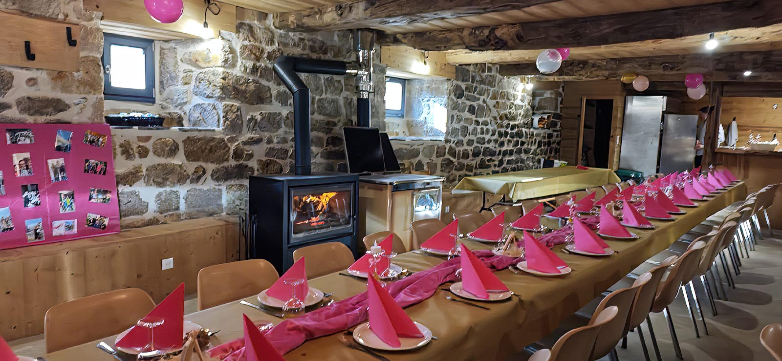 salle-la-source-evenements-mariage-anniversaire-nord-ardeche-val-ay-gites-de-groupe-07-22.29 (2)-SharpenAI-Motion