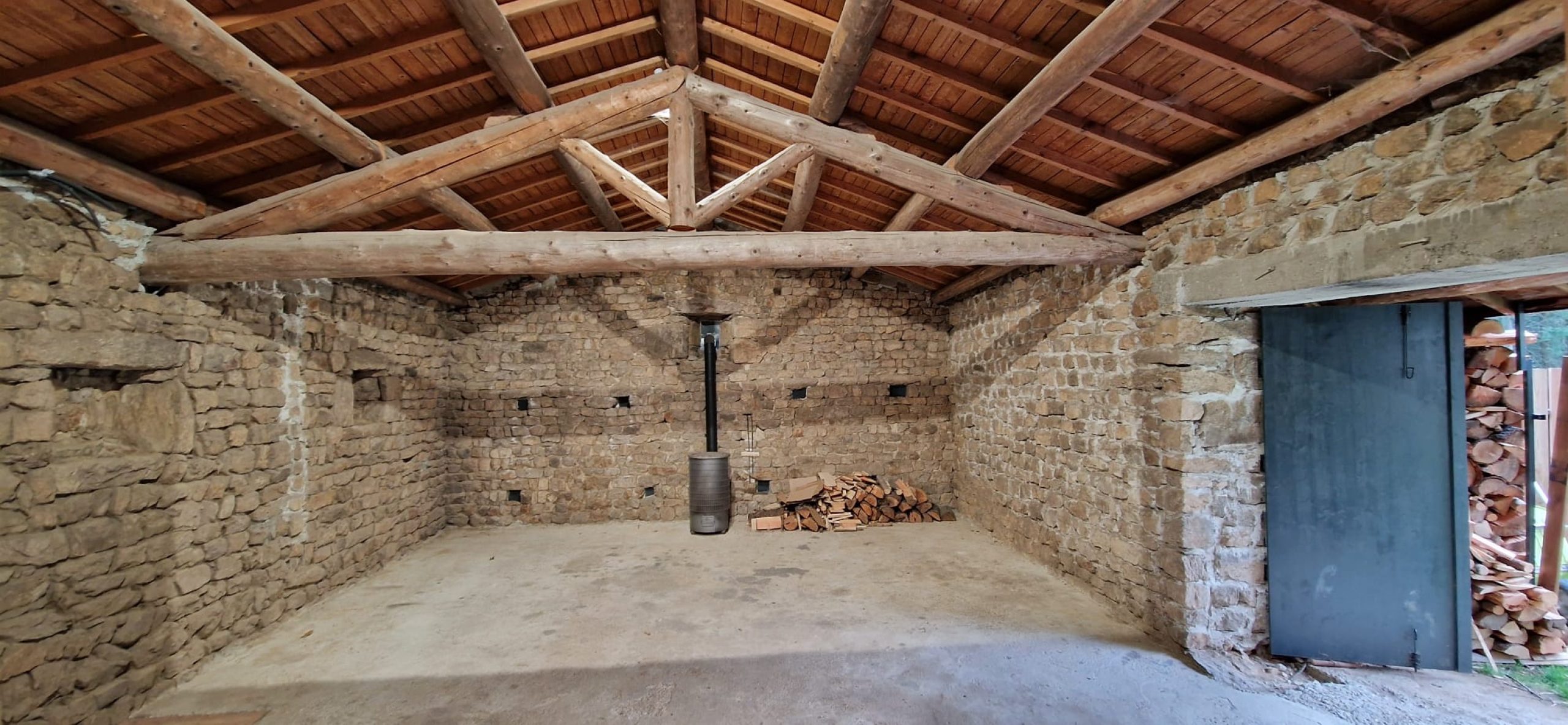 salle-reception-avec-jardin-ete-mariage-anniversaire-cousinades-conviviale-gites-groupes-ardeche-00 (5)