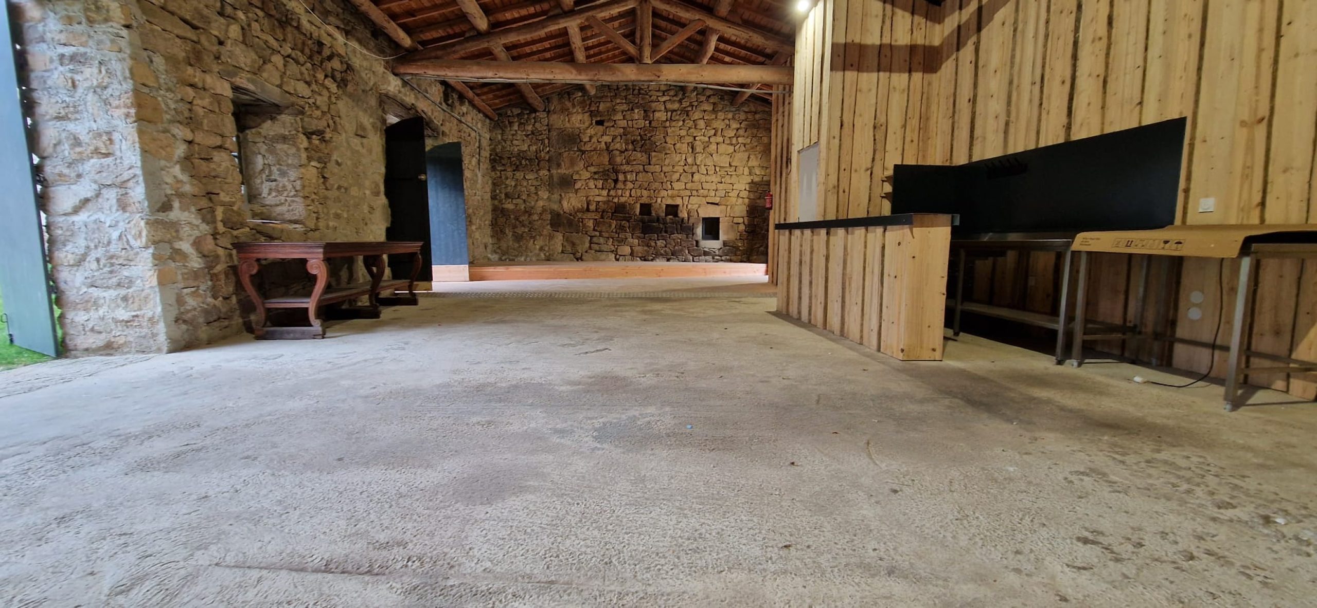 salle-reception-avec-jardin-ete-mariage-anniversaire-cousinades-conviviale-gites-groupes-ardeche-59 (5)