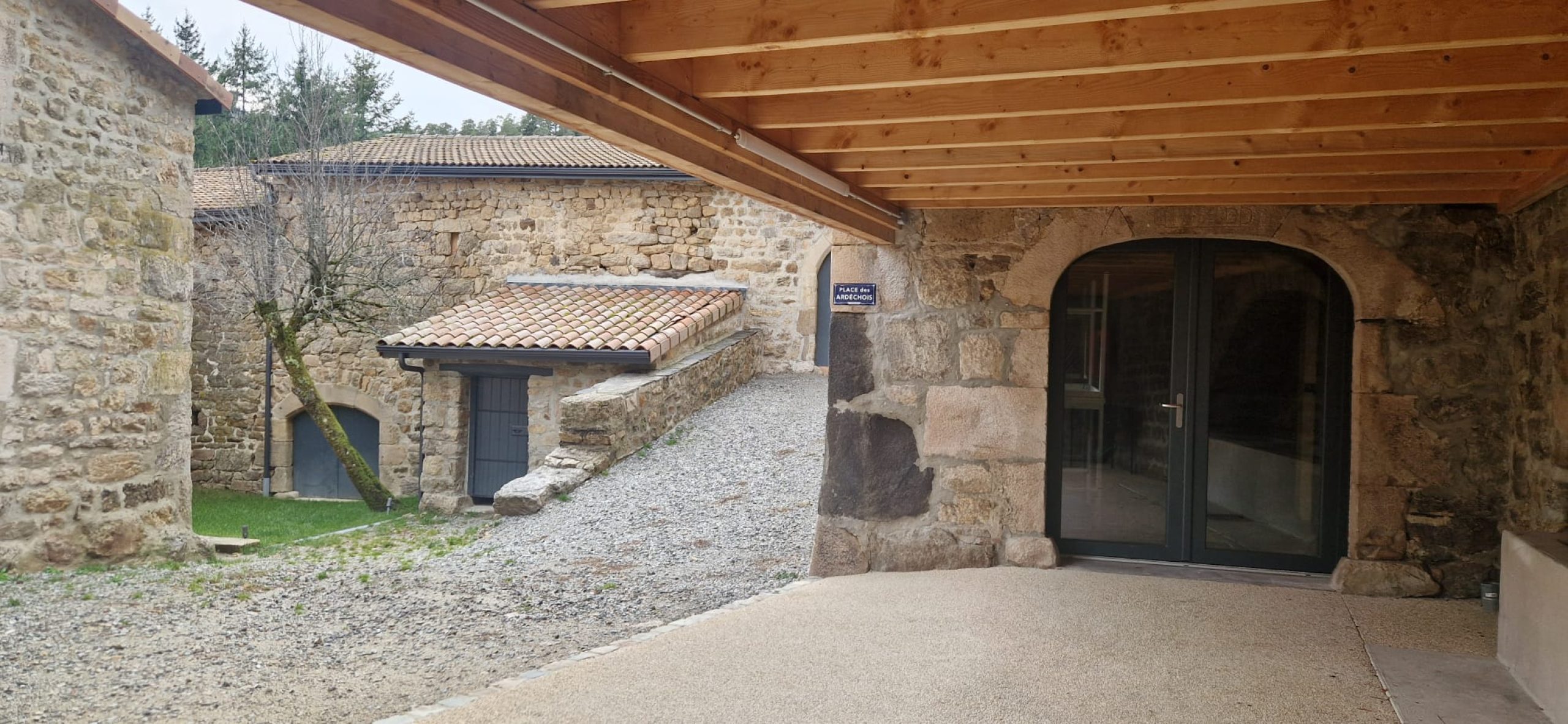 salle-reception-mariage-anniversaire-fetes-la-source-gite-de-groupes-07-23 (2)